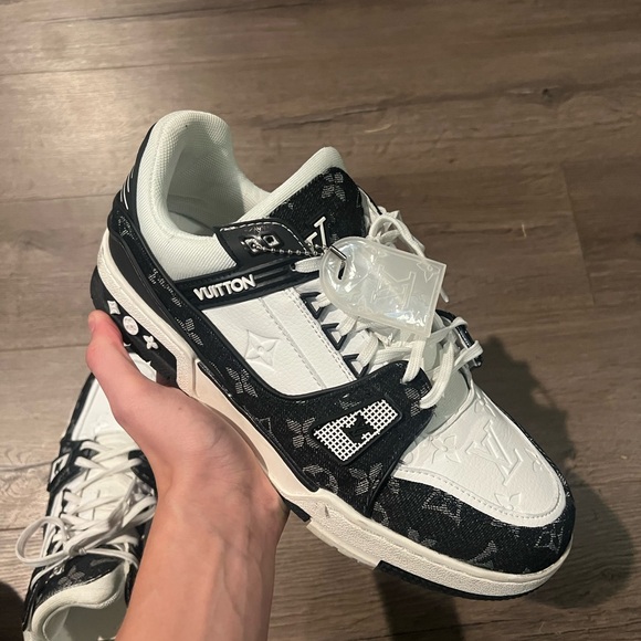 Gently used Louis Vuttion shoes WILL NEGOTIATE!! - Picture 2 of 6